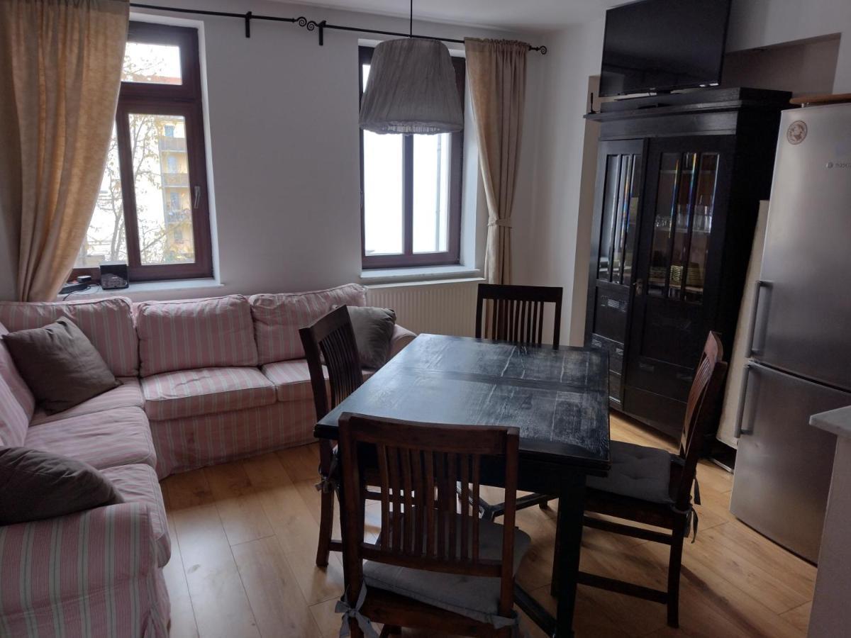 3 Raum In 2 Km Vom Stadtzentrum Entfernt Apartment *